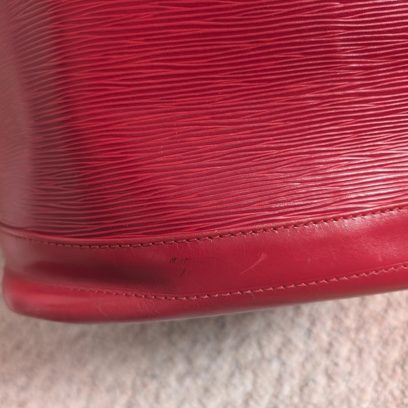 Louis Vuitton Red  Epi Noe Bucket Bag - Picture 14 of 16